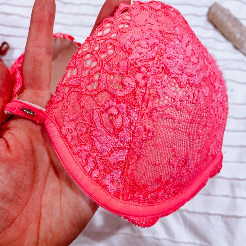 Victoria’s Secret Lace Bra, 34B. Pink lace - Picture 2 of 3